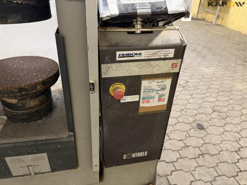 Pressure tester for concrete cubes 11