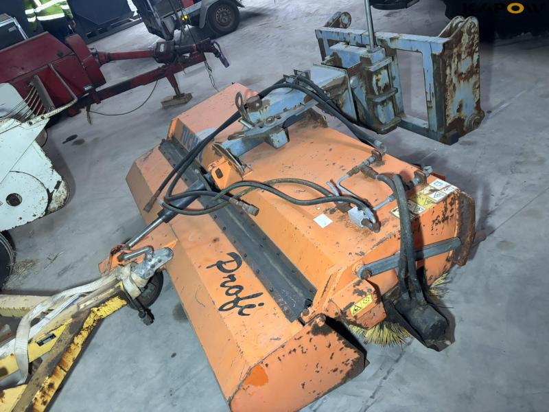 Tuchel Profi FKM 200 HS 600 broom with collection 5