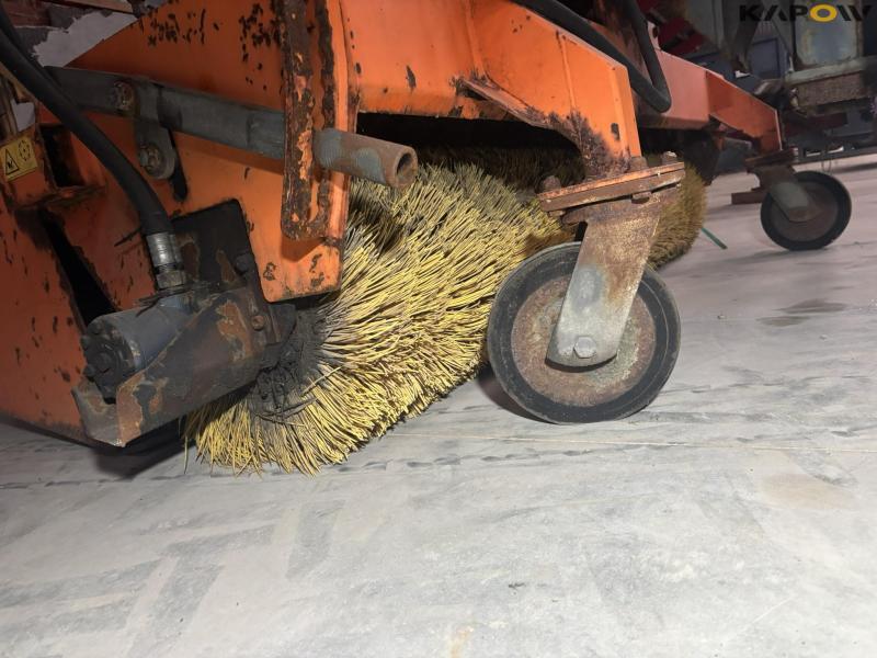 Tuchel Profi FKM 200 HS 600 broom with collection 19