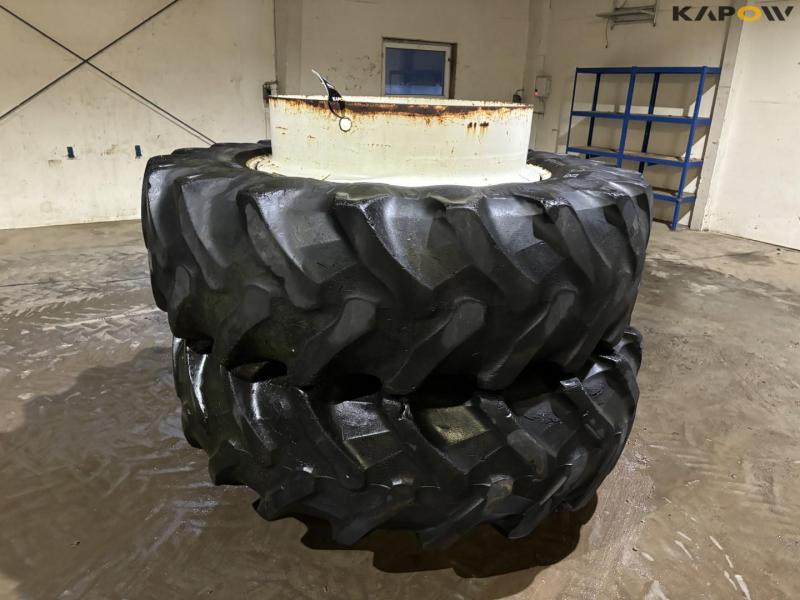 Twin wheels 20.8-R42 1