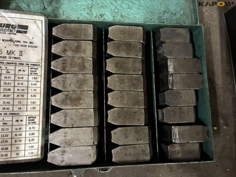 Equipment for hydraulic hoses 11