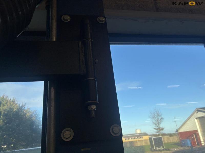 Extraction arm 17