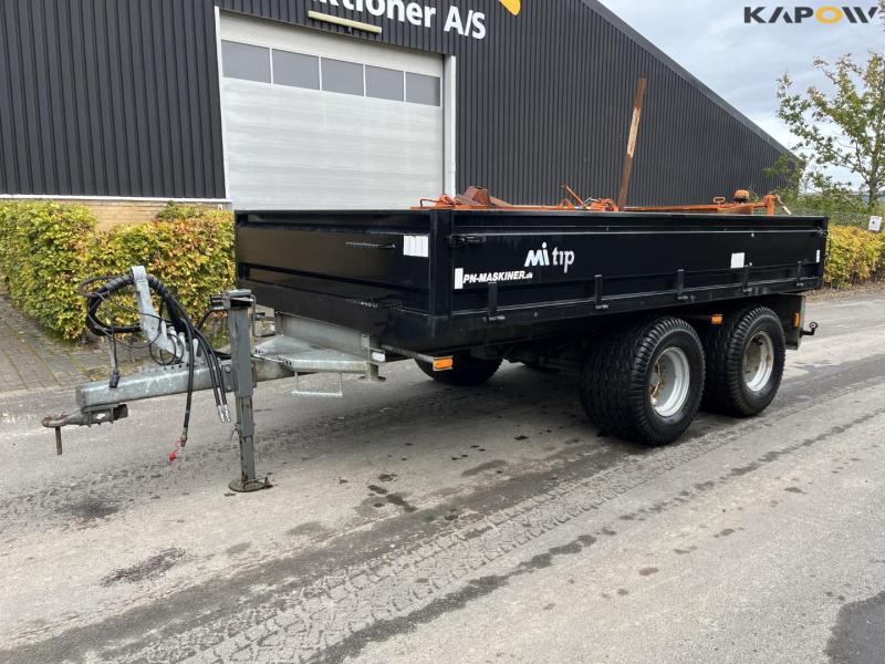 Umega UHF10 tipper truck with sand spreader 1
