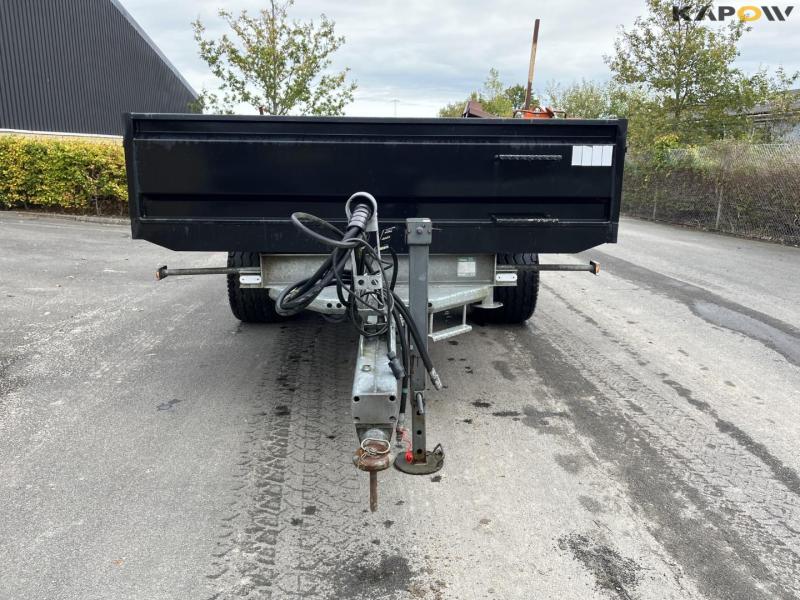 Umega UHF10 tipper truck with sand spreader 2