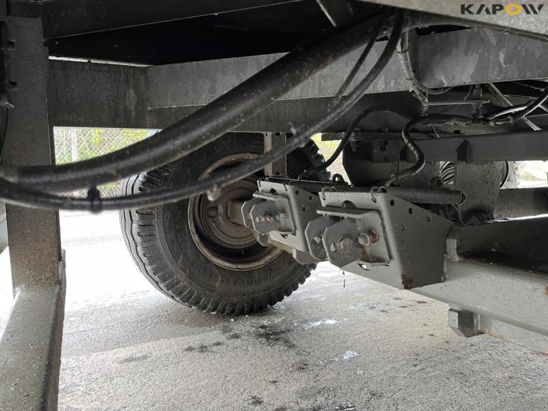 Umega UHF10 tipper truck with sand spreader 24