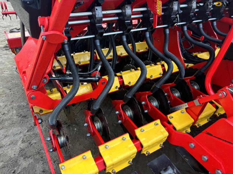 Väderstad Rapid 400 seed drill 21