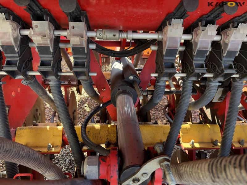 Väderstad Rapid 400C seed drill 37