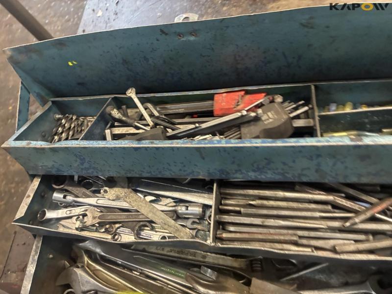 Workshop table with contents 10