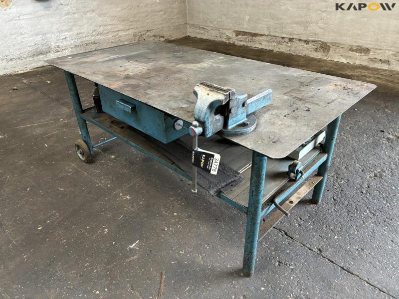 Workshop table with contents 1