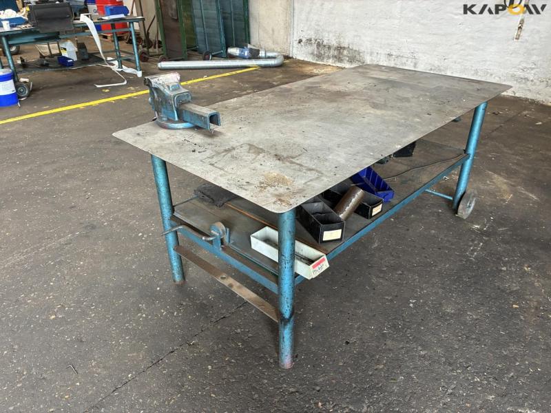 Workshop table with contents 7