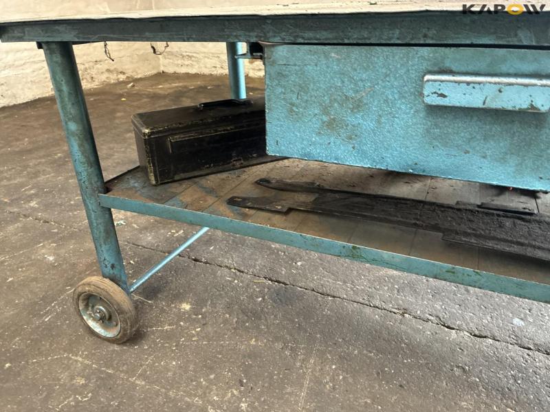 Workshop table with contents 20