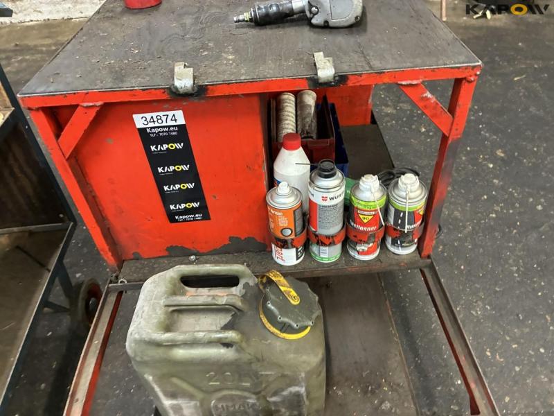 Workshop table with contents 10