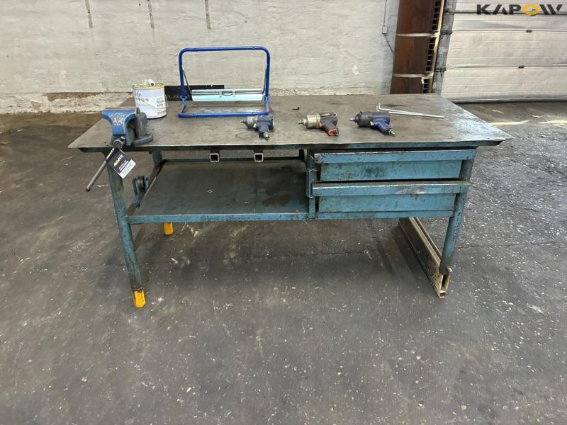 Workshop table with contents 9