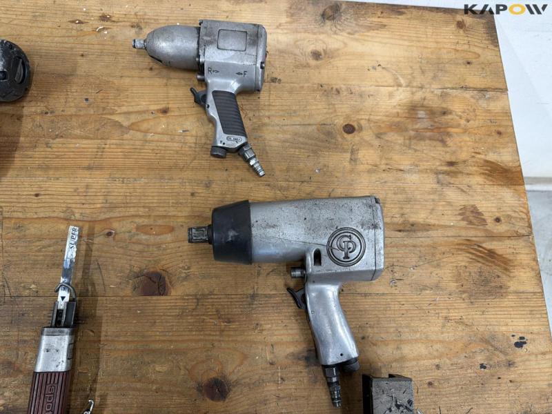 Workshop table with air tools and air hose 7
