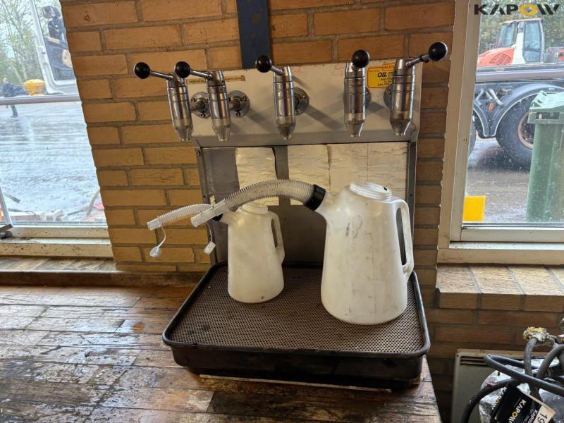 Workshop table with oil tank and oil bar 10