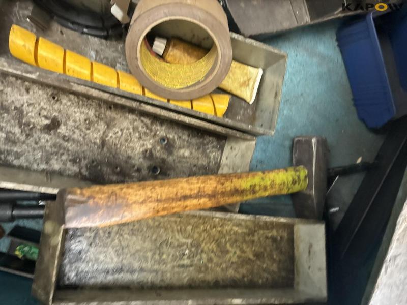 Workshop table with vice and contents 21