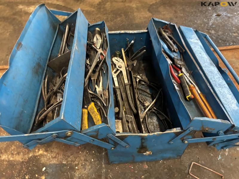 Workshop table with toolbox 11