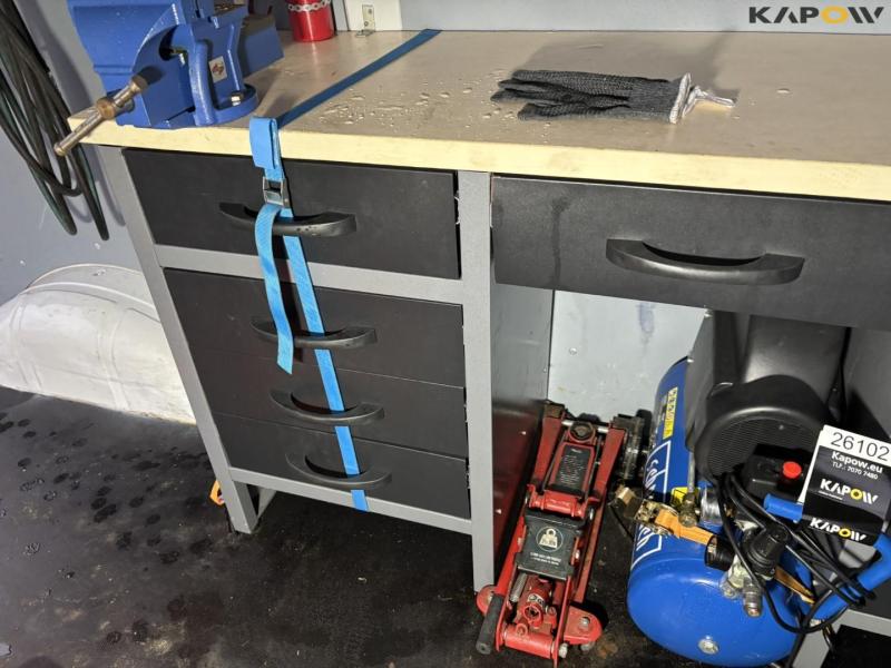 Workshop table and equipment 4