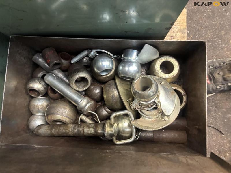 Workshop equipment/ Tool boxes 32