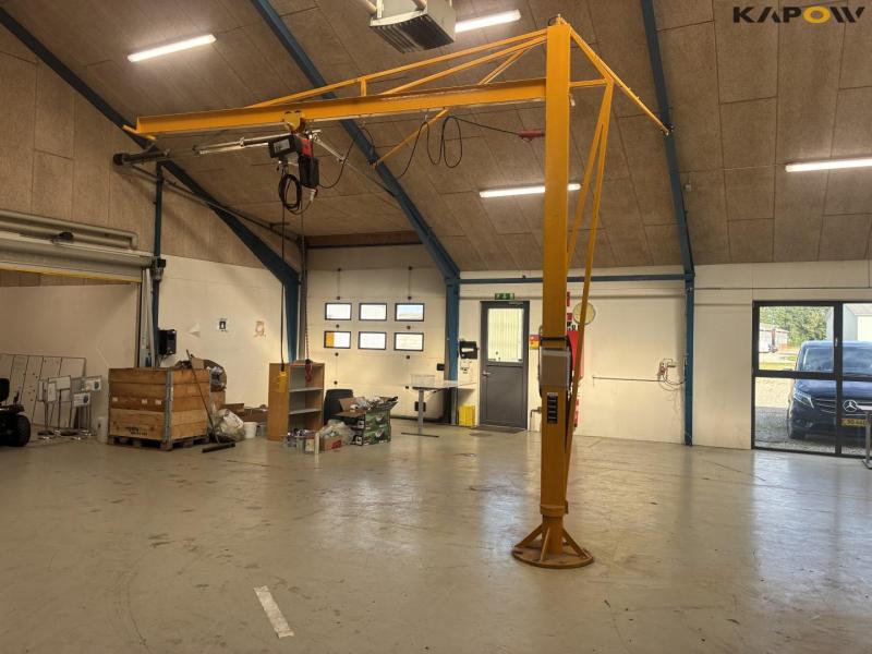 Workshop crane with 500kg Delta hoist 4