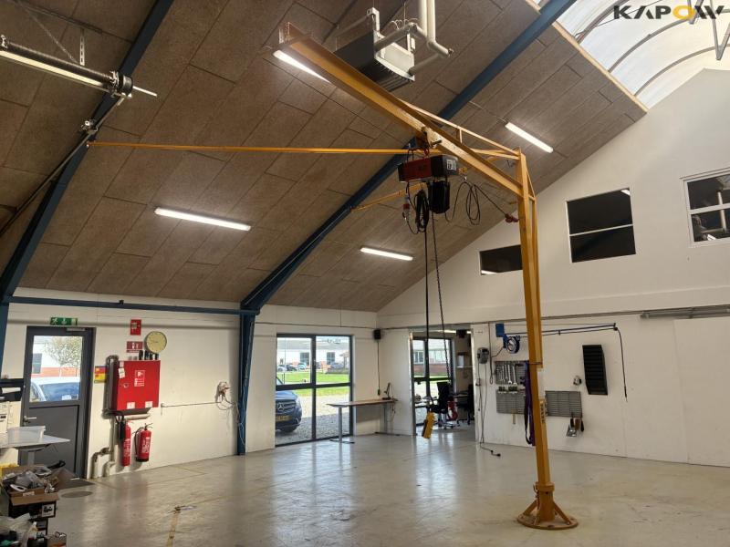 Workshop crane with 500kg Delta hoist 6