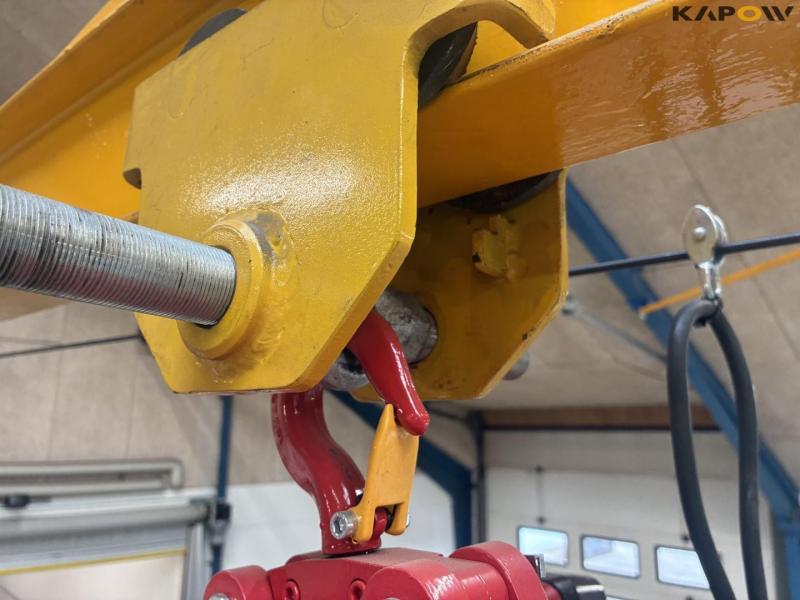 Workshop crane with 500kg Delta hoist 23