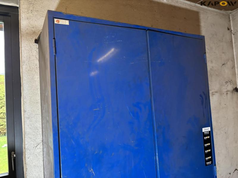 Workshop cabinet with contents 4