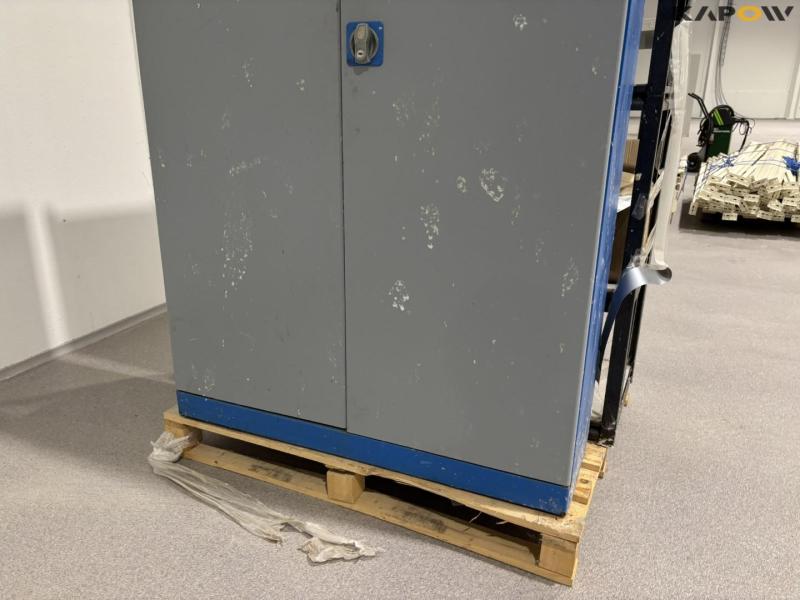 Workshop cabinet and shelving 6