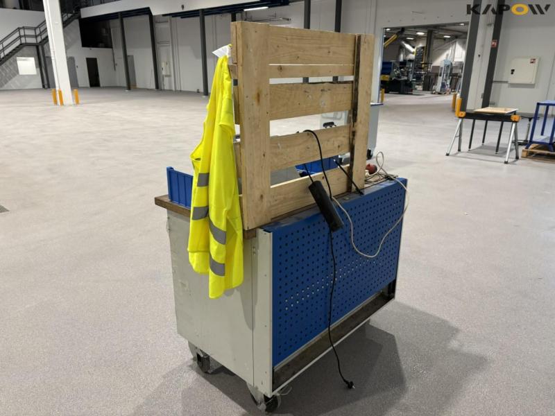 Tool trolley with contents 7
