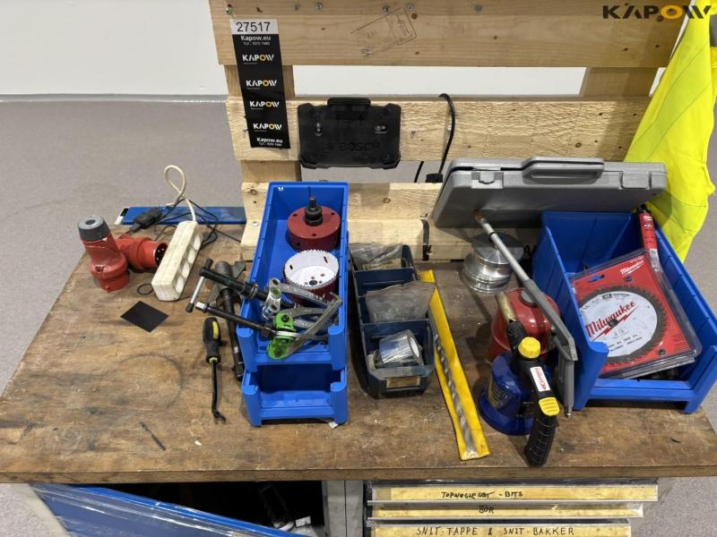 Tool trolley with contents 22