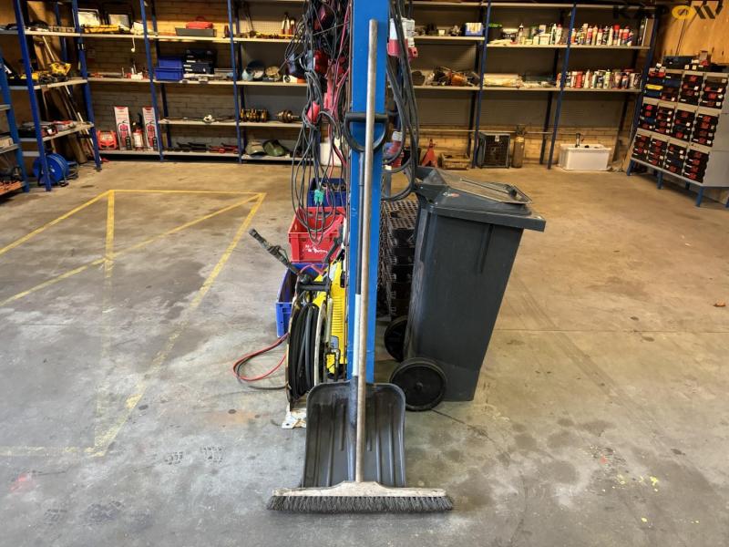 Tools and accessories 27