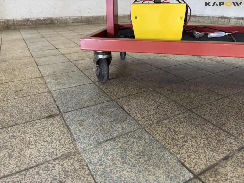 Tool trolley with contents 10