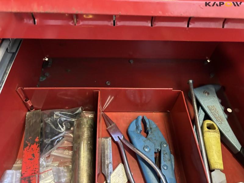 Tool trolley with contents 19