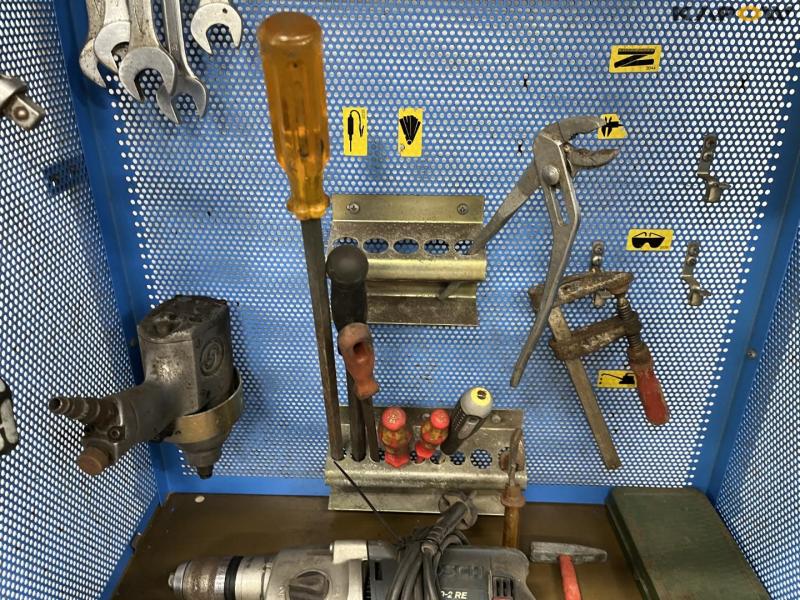 Tool cabinet with contents 7