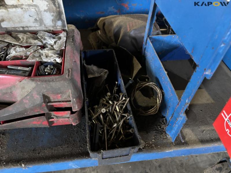 Tool trolley with contents 19