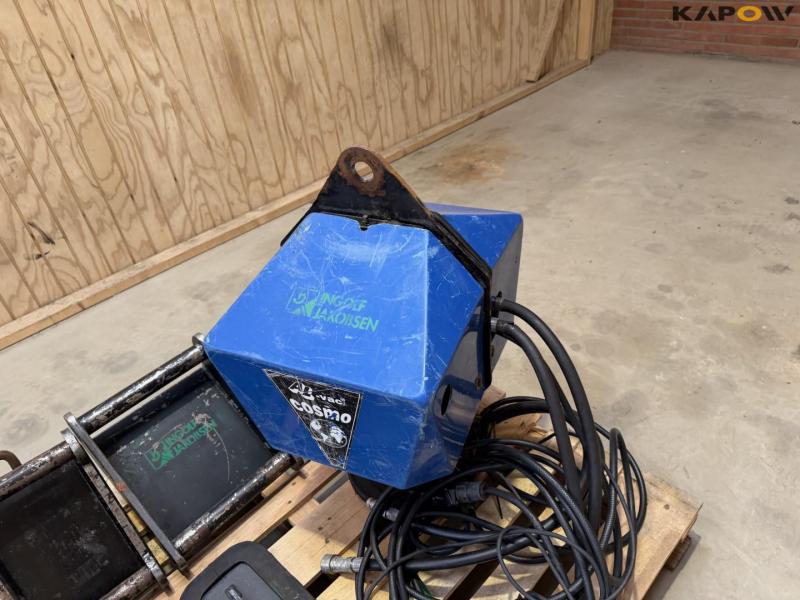 Vacuum tile lifter with S40 & Hydrema hitch 9