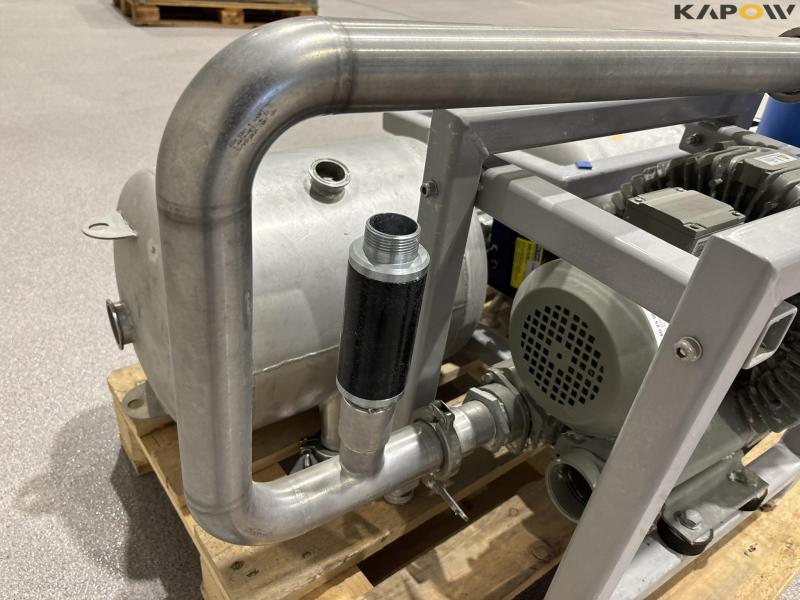 Vacuum pump with tank and filter 20