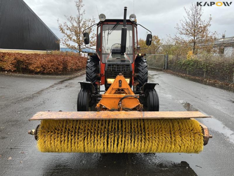 Valmet 405 tractor with broom 2