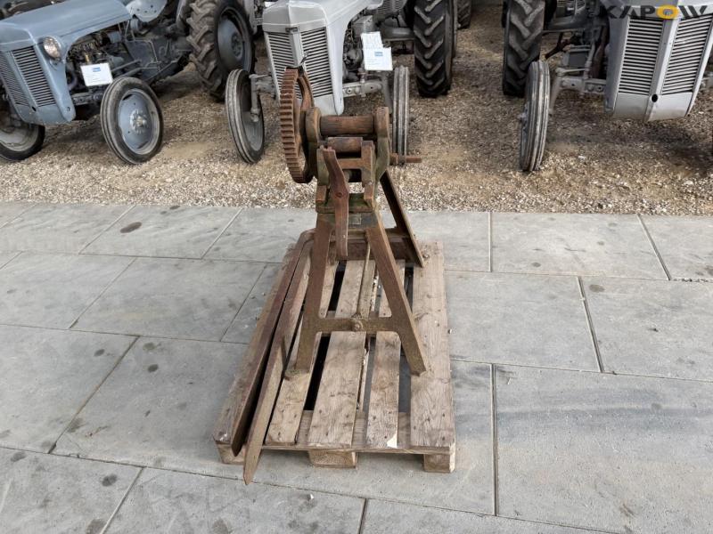 Rollers and pallet forks 8
