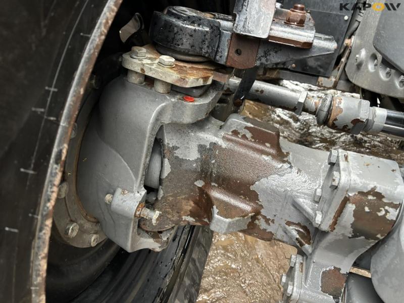 Valtra S394 tractor 18