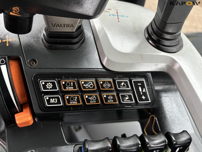Valtra S394 tractor 58