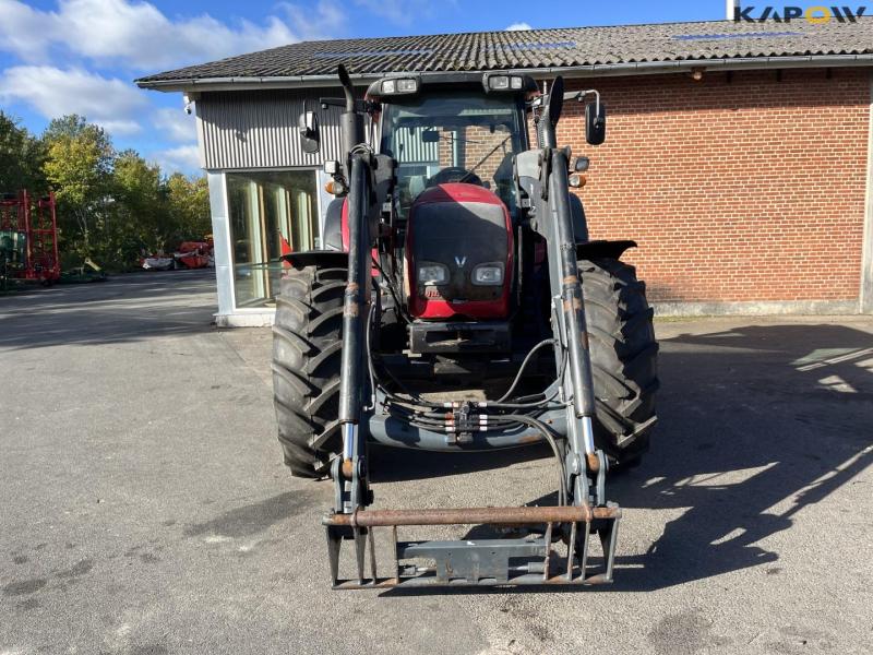 Valtra N142 tractor with front loader 2
