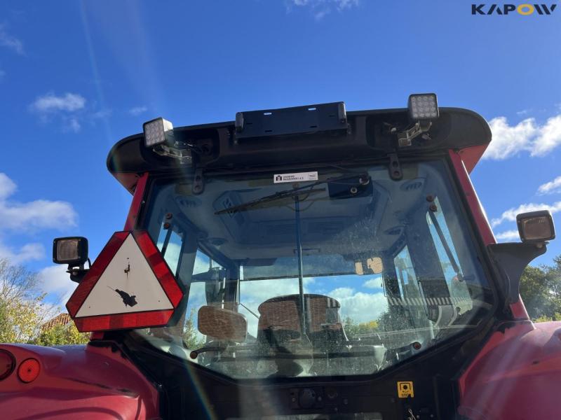 Valtra N142 tractor with front loader 32