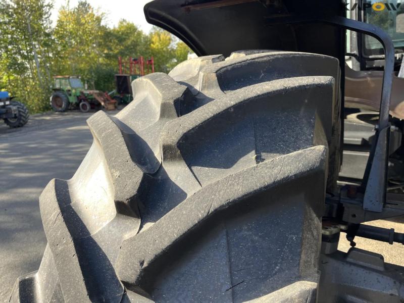 Valtra S374 tractor 17