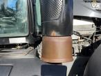Valtra S374 tractor 22