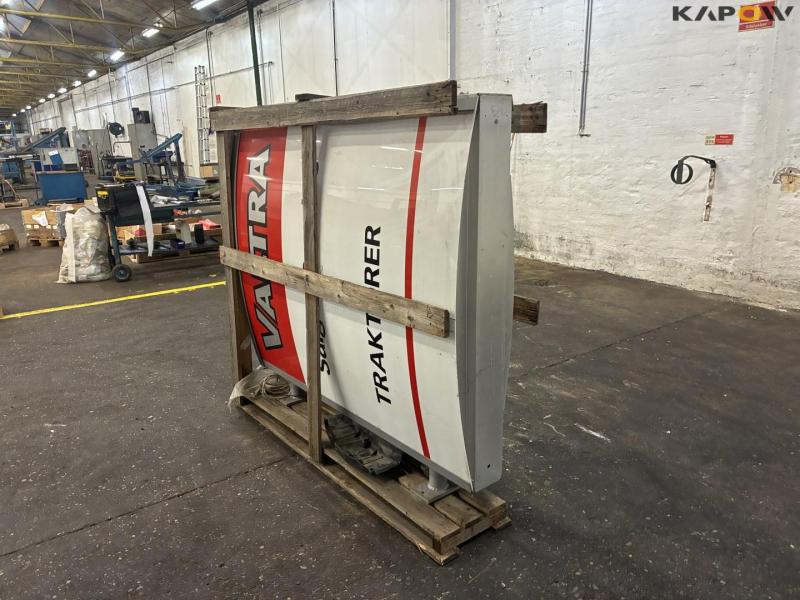 Valtra sign 6