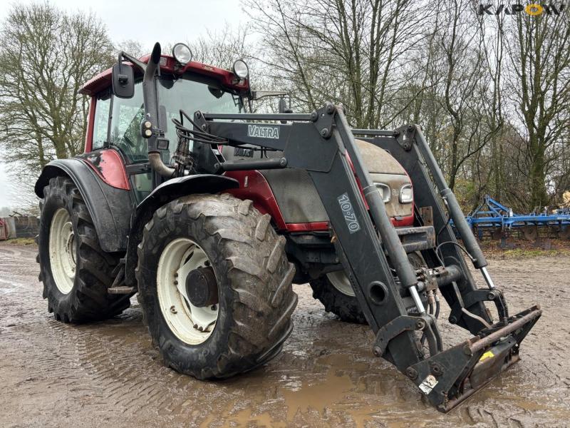 Valtra T150 tractor with front loader 3