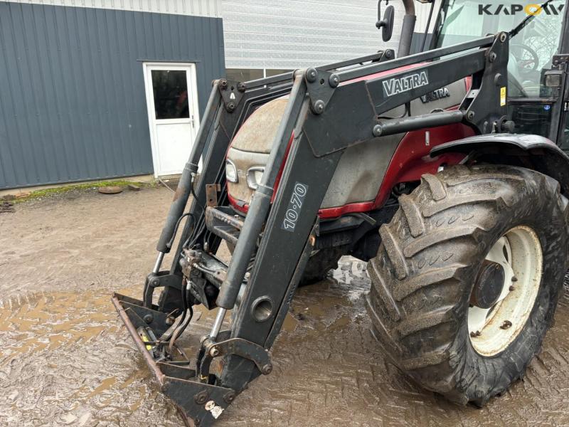 Valtra T150 tractor with front loader 10
