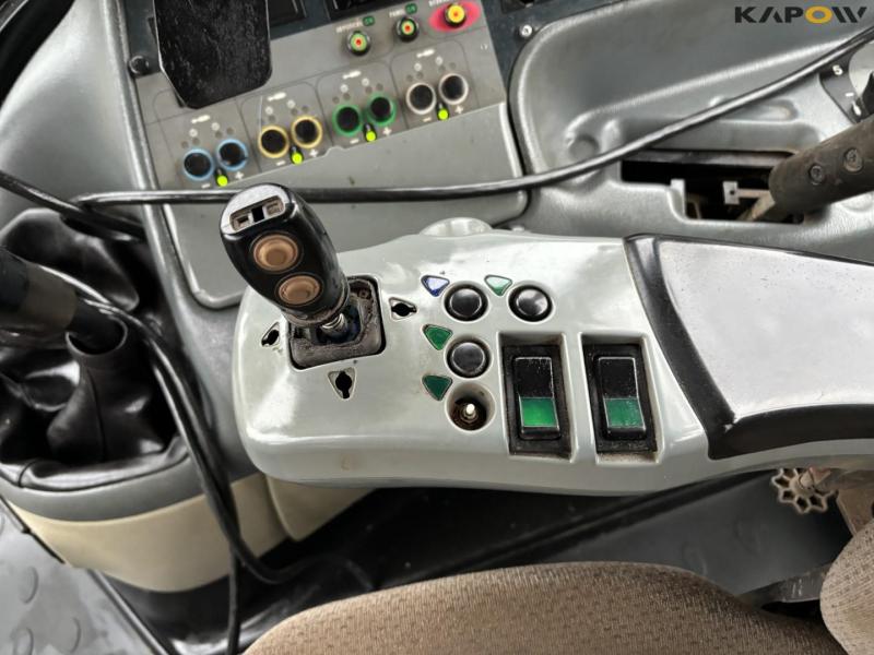 Valtra T150 tractor with front loader 59