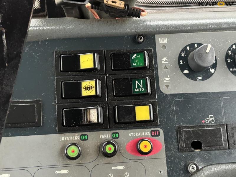 Valtra T150 tractor with front loader 64